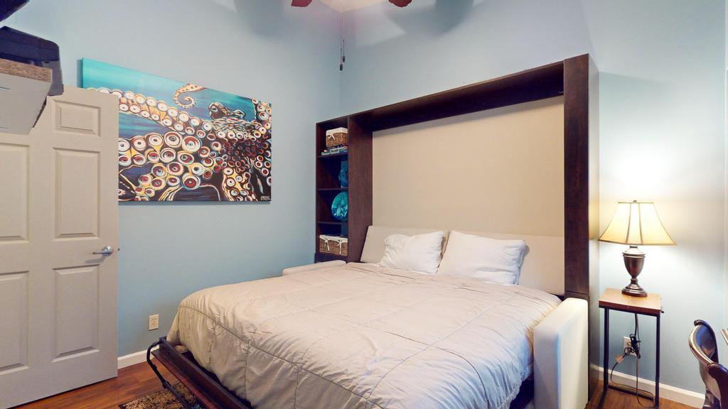 607 NW Whitfield Way