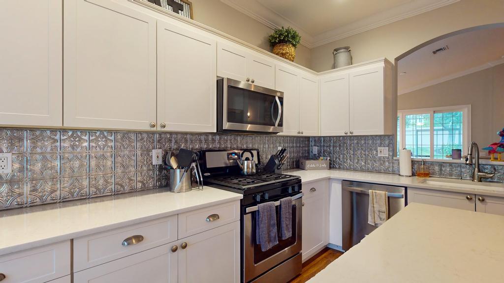 607 NW Whitfield Way