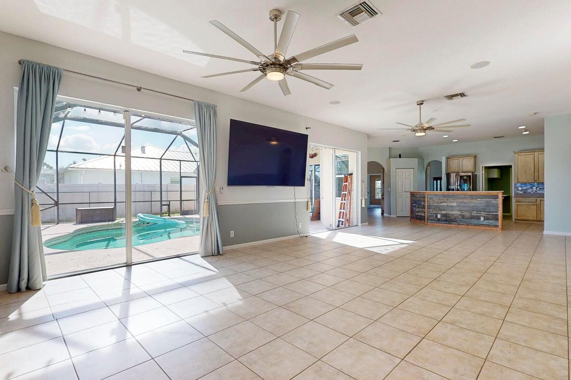 6147 NW East Deville Circle, Port St. Lucie