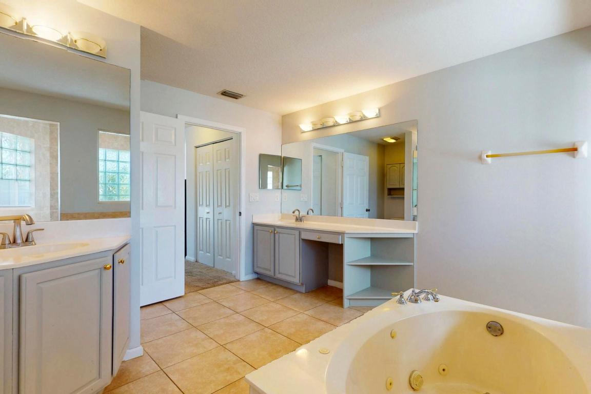 6147 NW East Deville Circle, Port St. Lucie