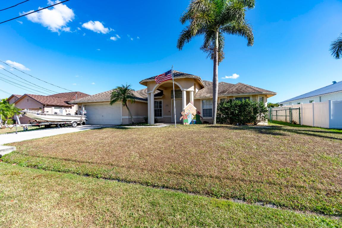 6147 NW East Deville Circle, Port St. Lucie