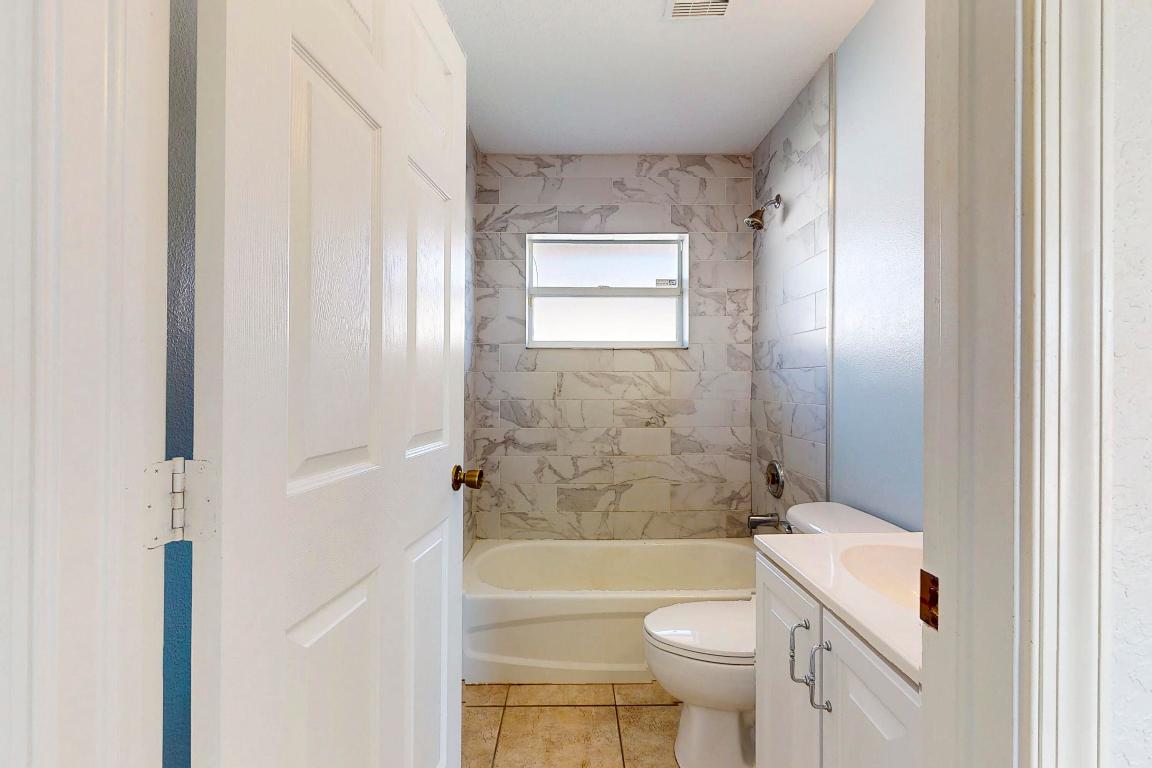 6147 NW East Deville Circle, Port St. Lucie