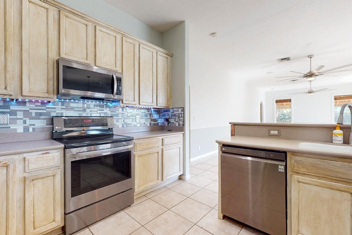 6147 NW East Deville Circle, Port St. Lucie