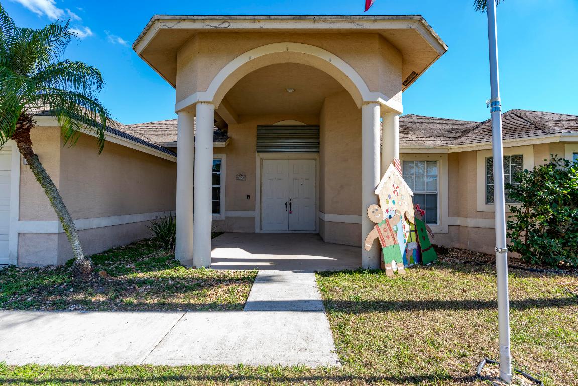 6147 NW East Deville Circle, Port St. Lucie