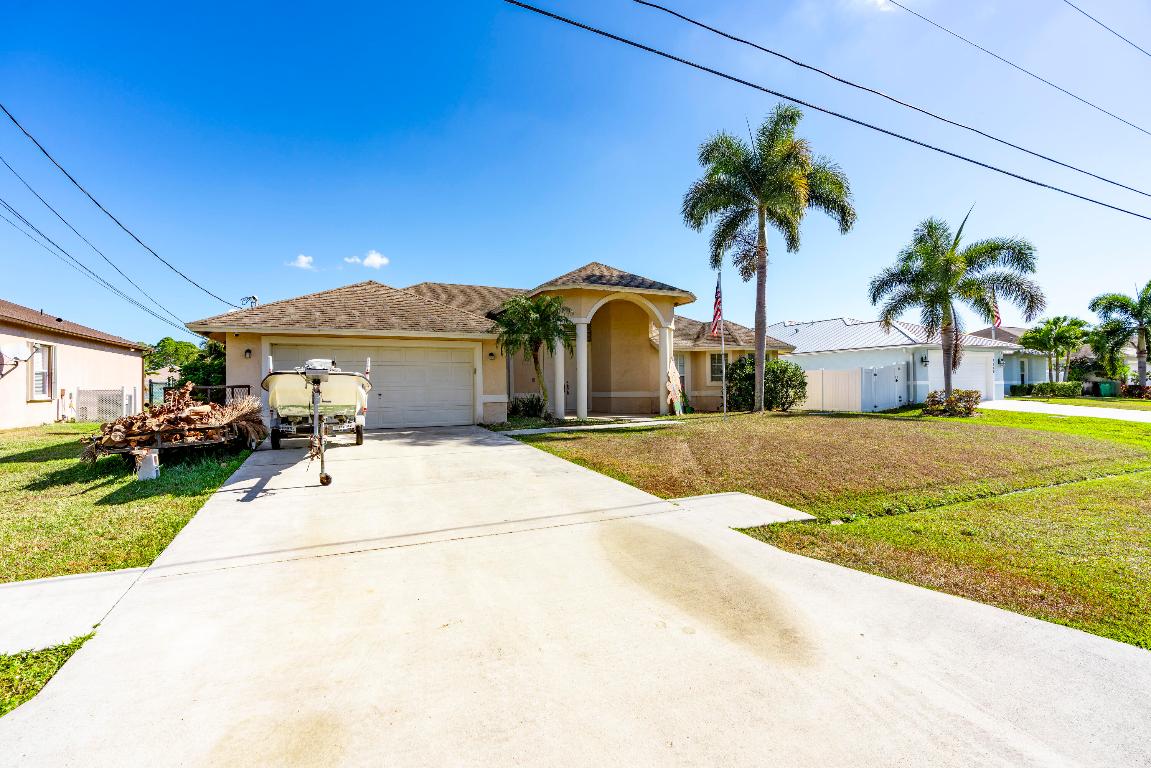 6147 NW East Deville Circle, Port St. Lucie