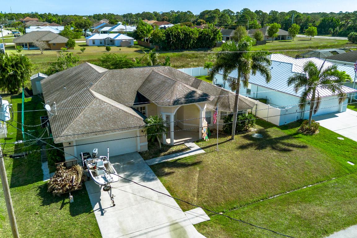 6147 NW East Deville Circle, Port St. Lucie