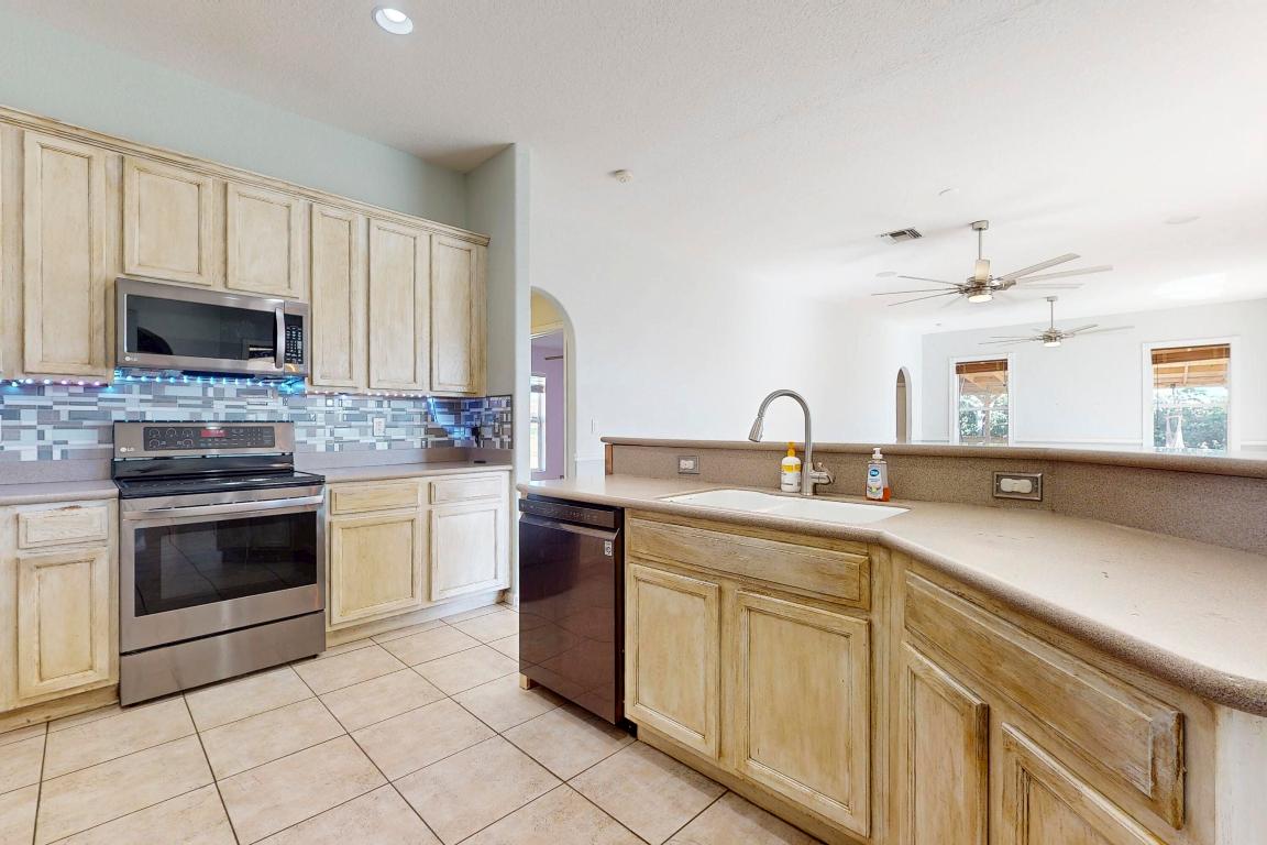 6147 NW East Deville Circle, Port St. Lucie