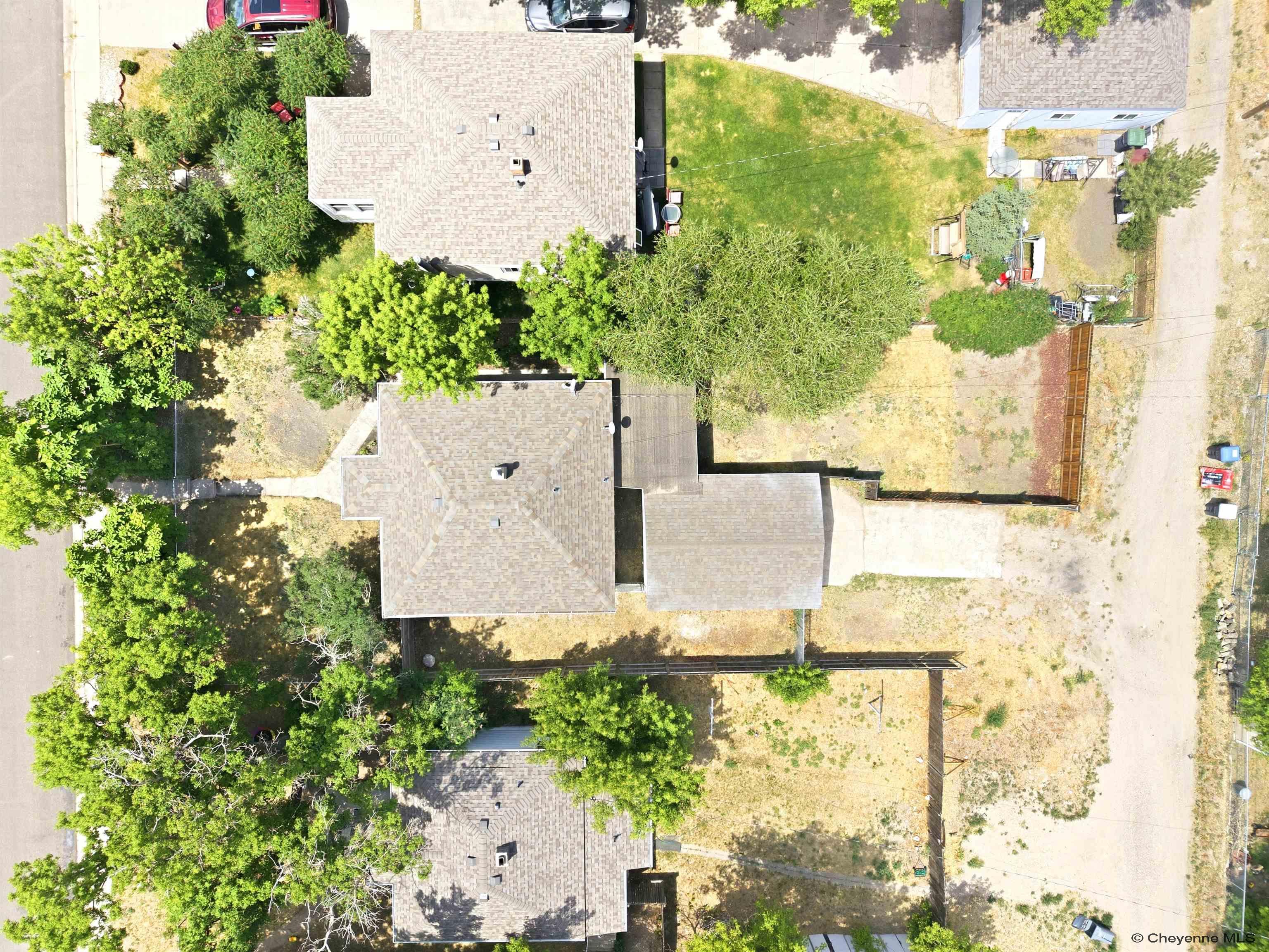 712 W 5TH ST