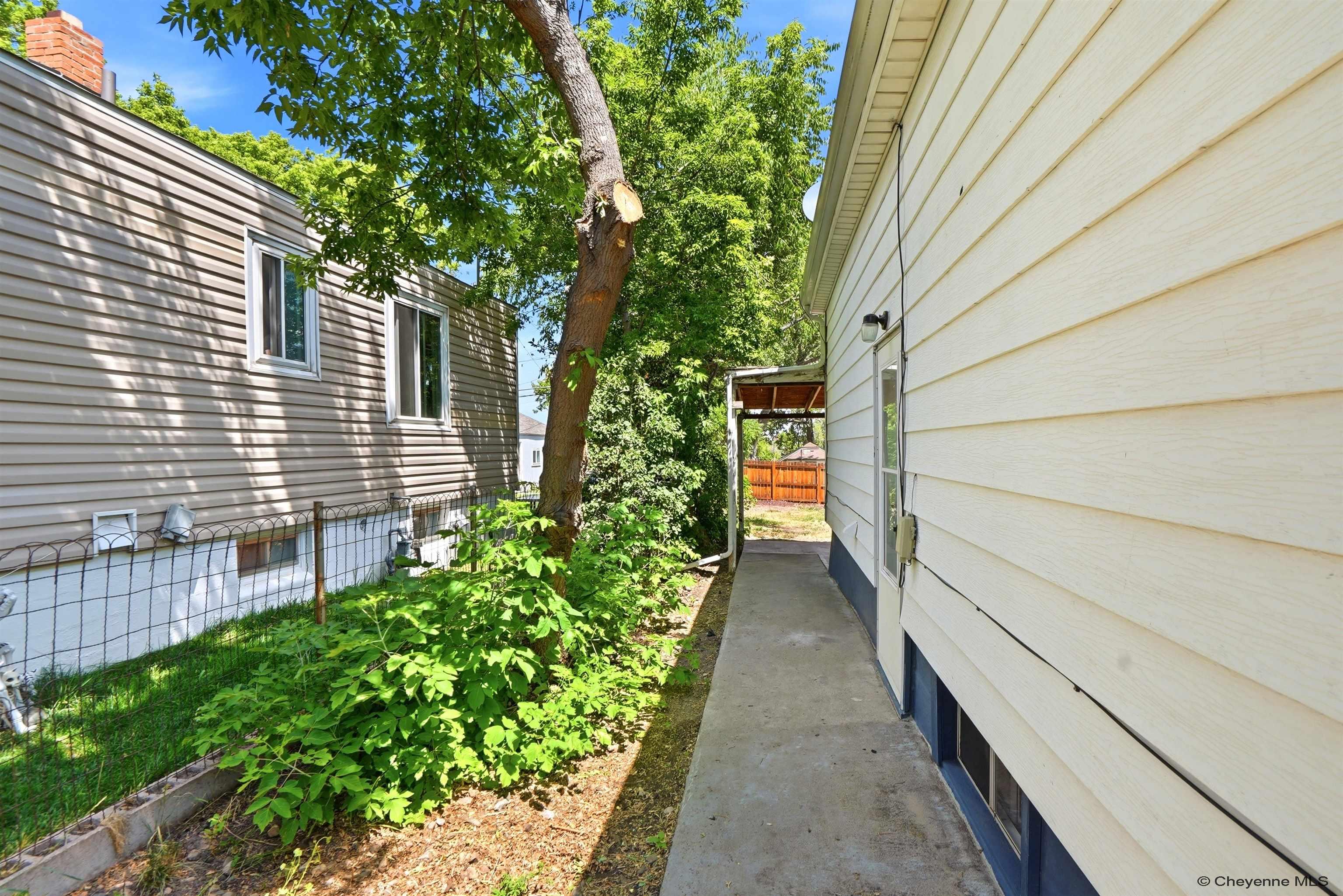 712 W 5TH ST