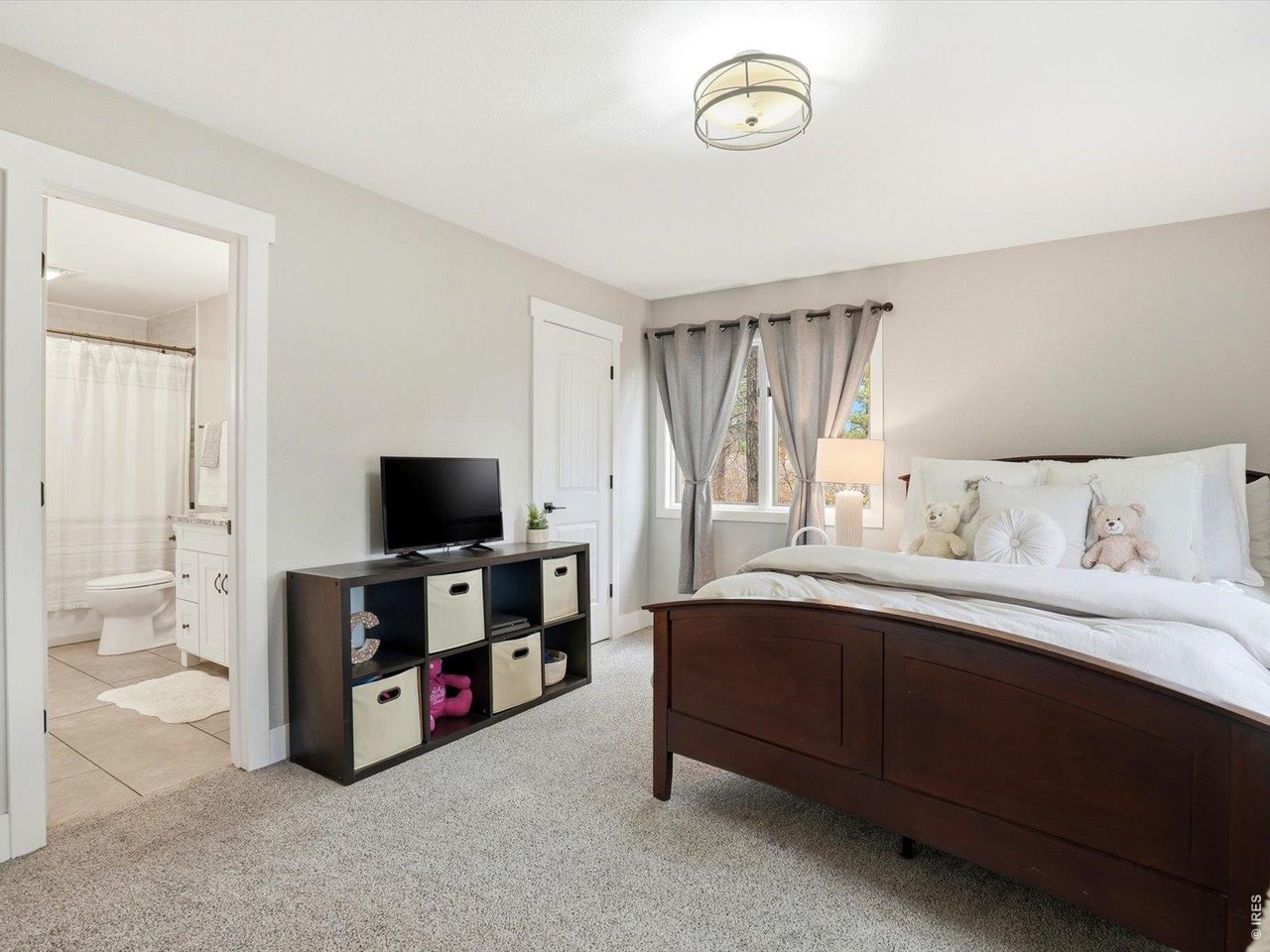 8987 Village Pines Cir