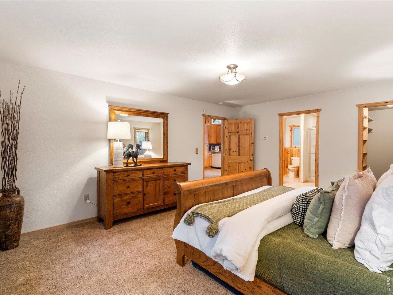 1035 Streamside Dr