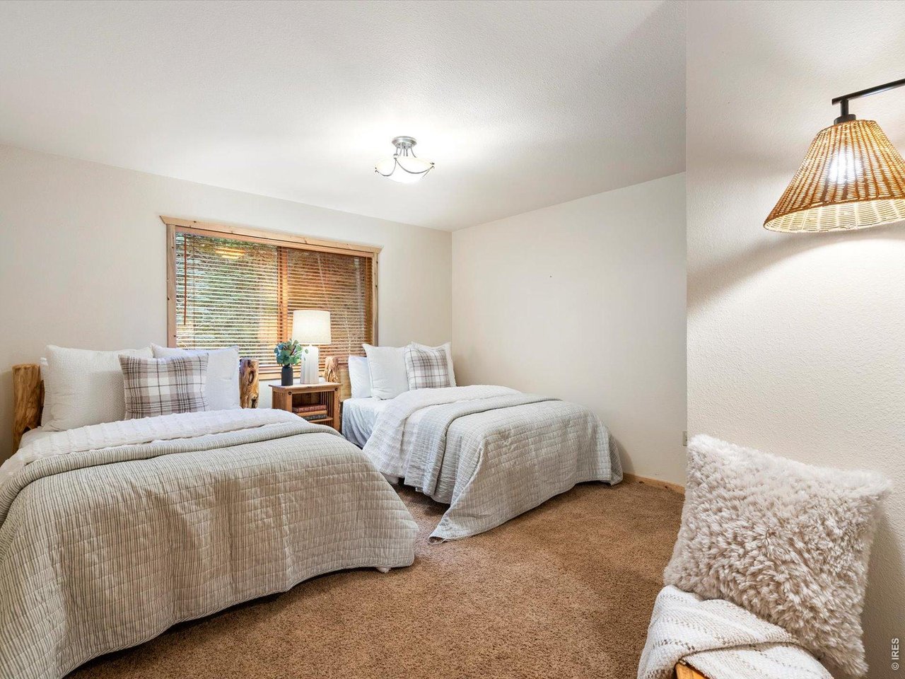 1035 Streamside Dr
