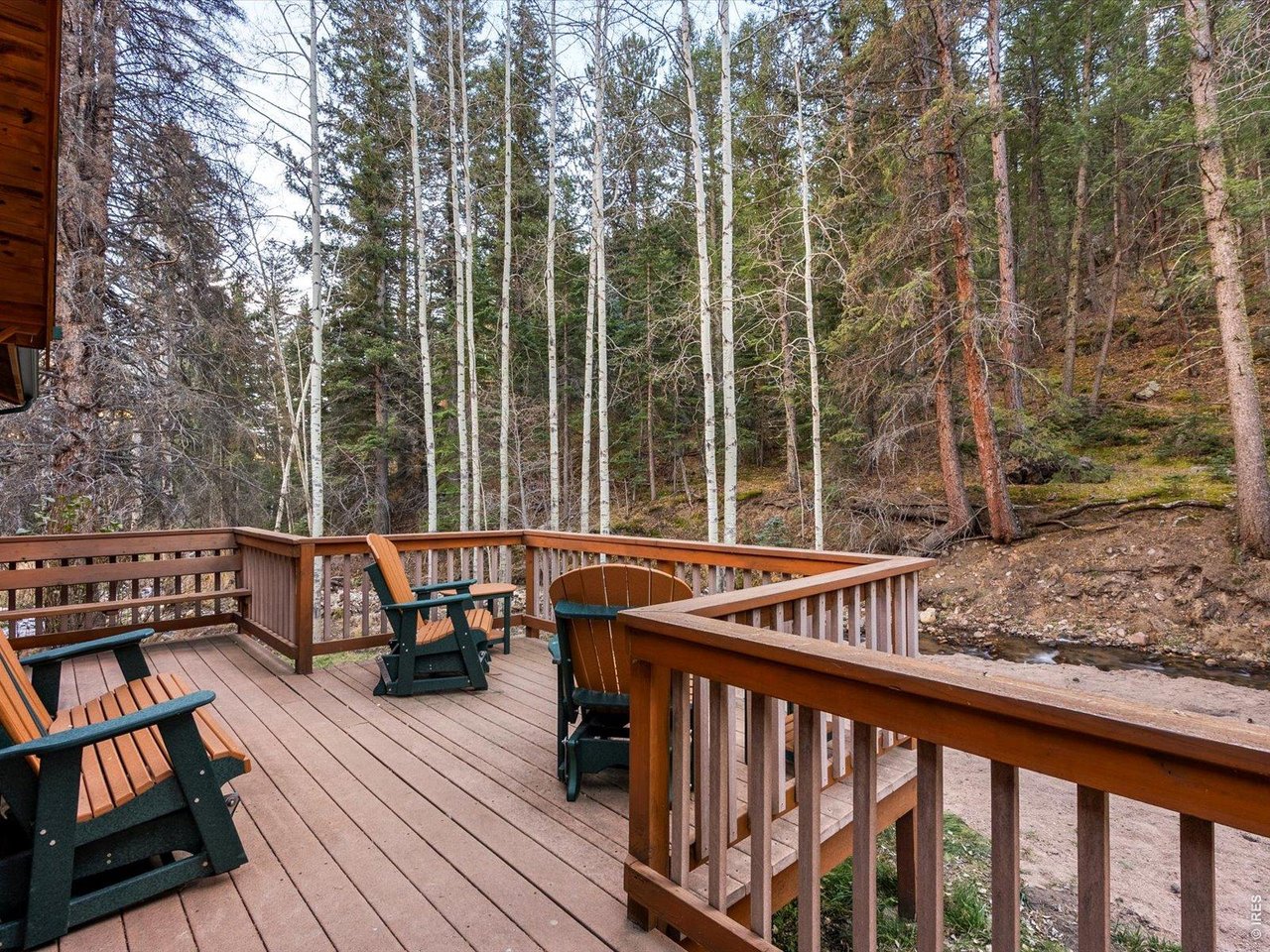 1035 Streamside Dr