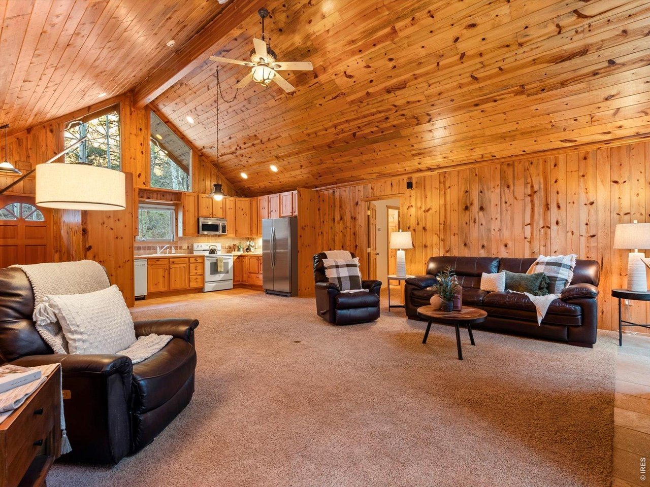 1035 Streamside Dr