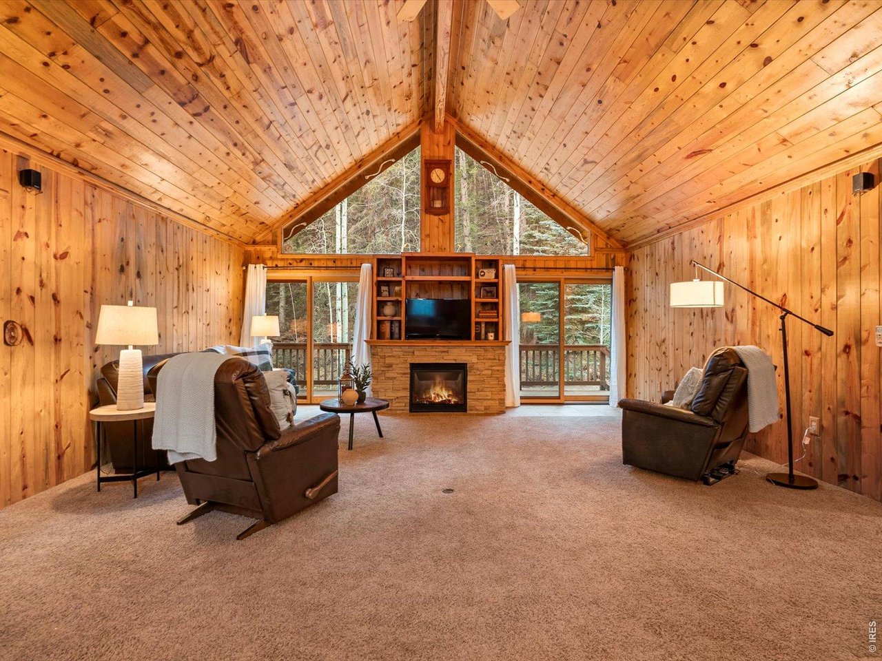 1035 Streamside Dr
