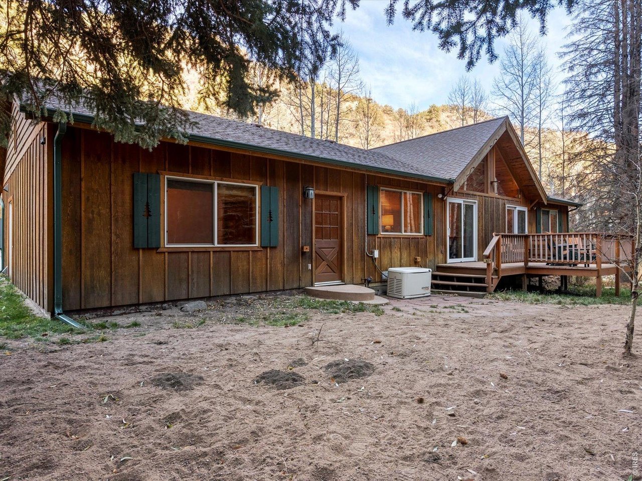 1035 Streamside Dr