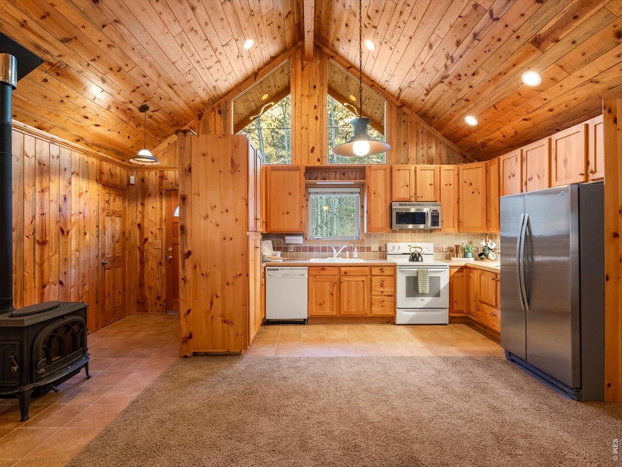 1035 Streamside Dr