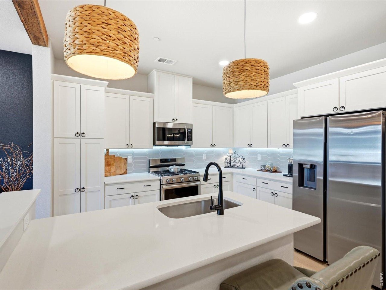 4854 Denys Dr