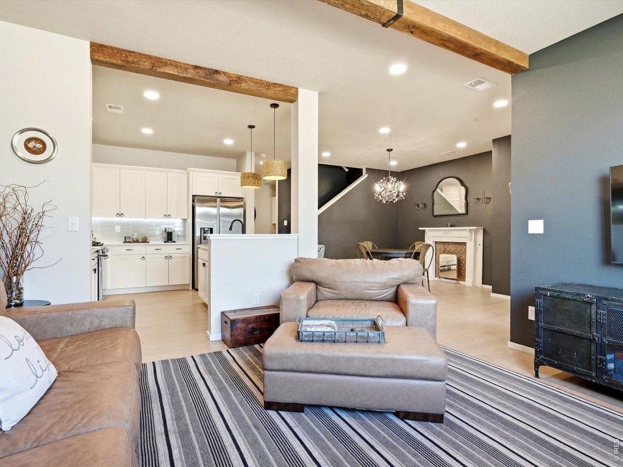 4854 Denys Dr