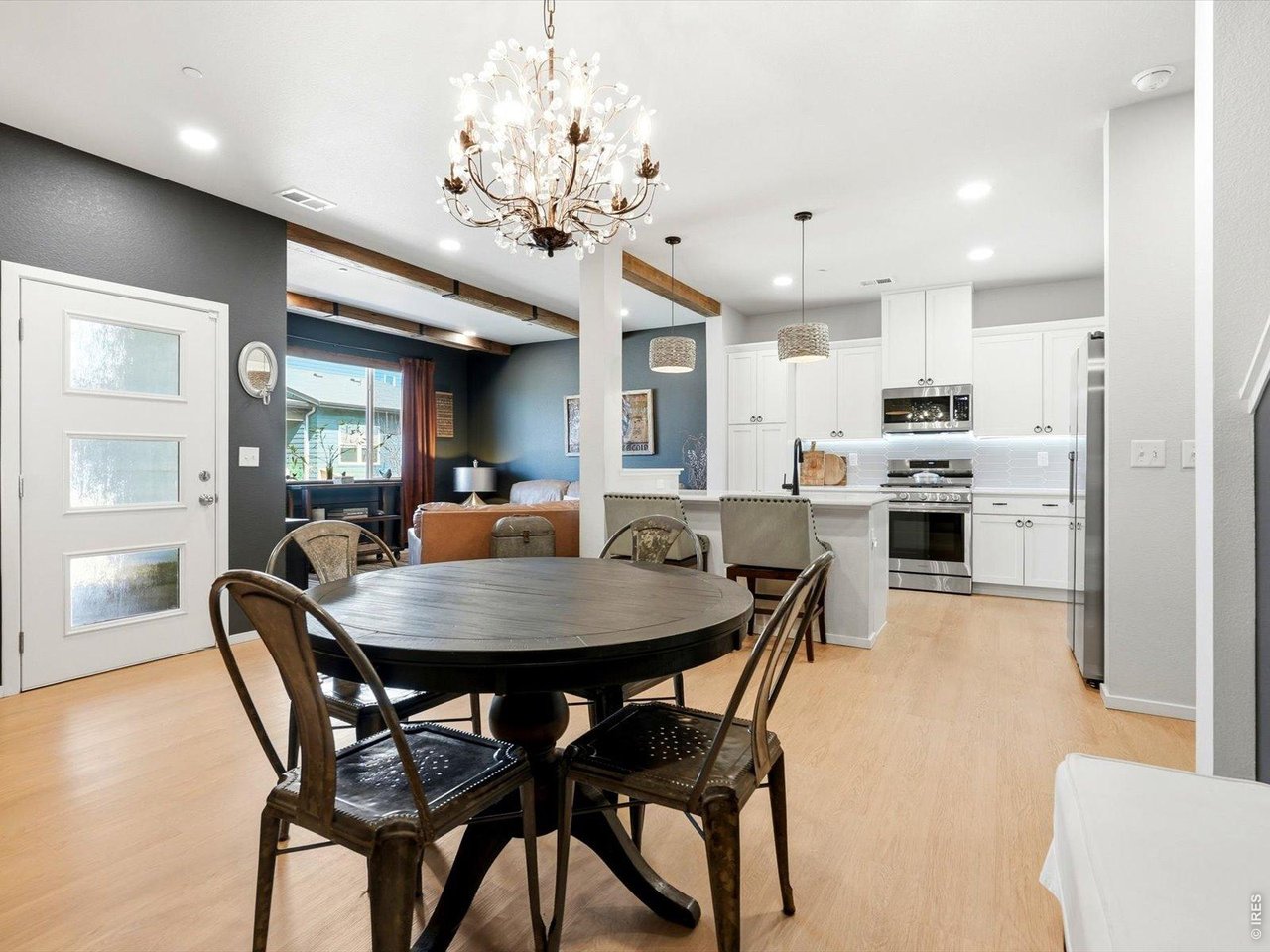4854 Denys Dr