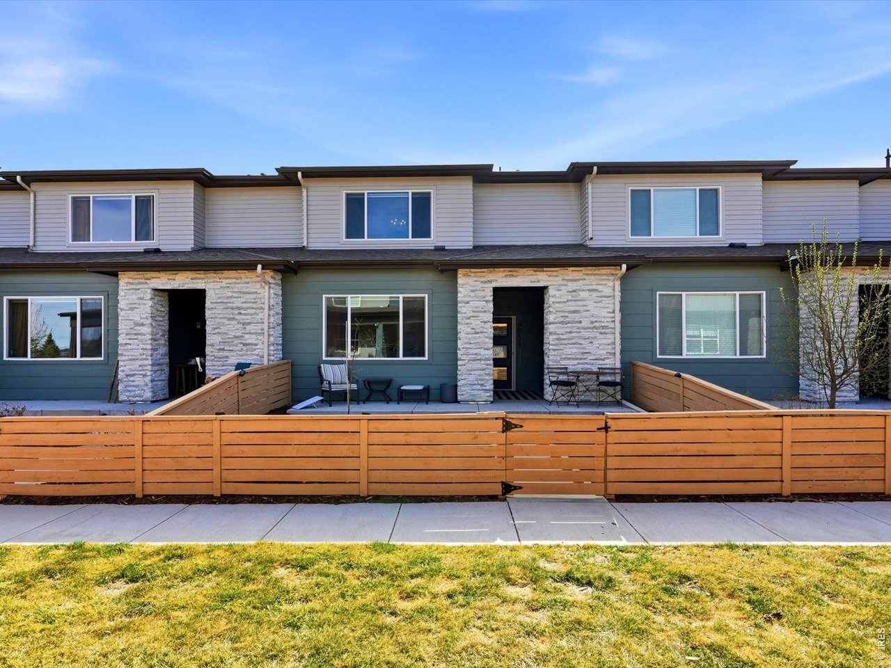 4854 Denys Dr