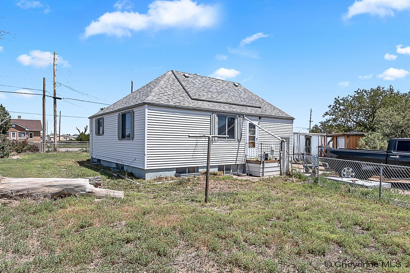 1301 E FOX FARM RD