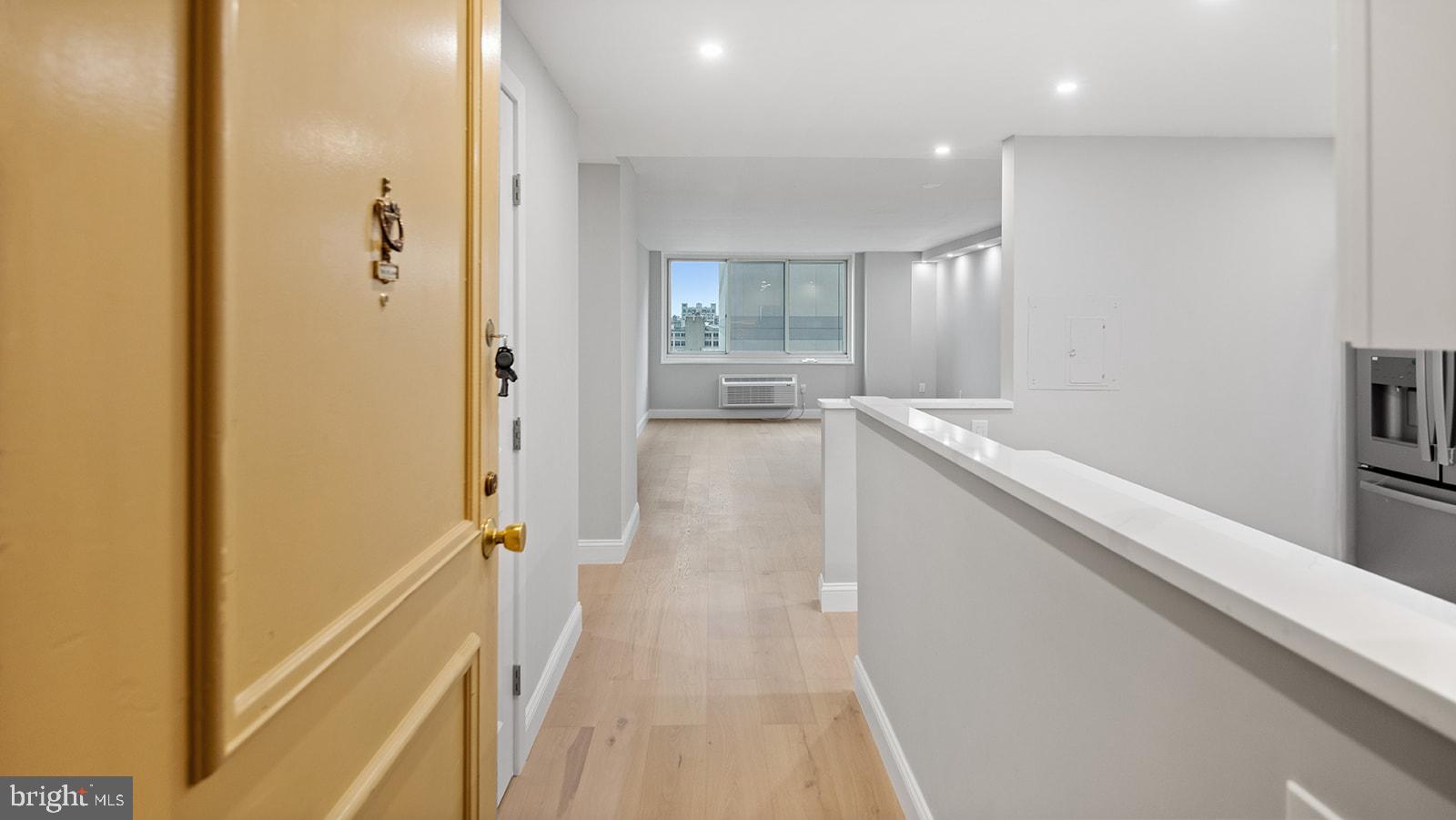 1901 JOHN F KENNEDY BOULEVARD 724-25