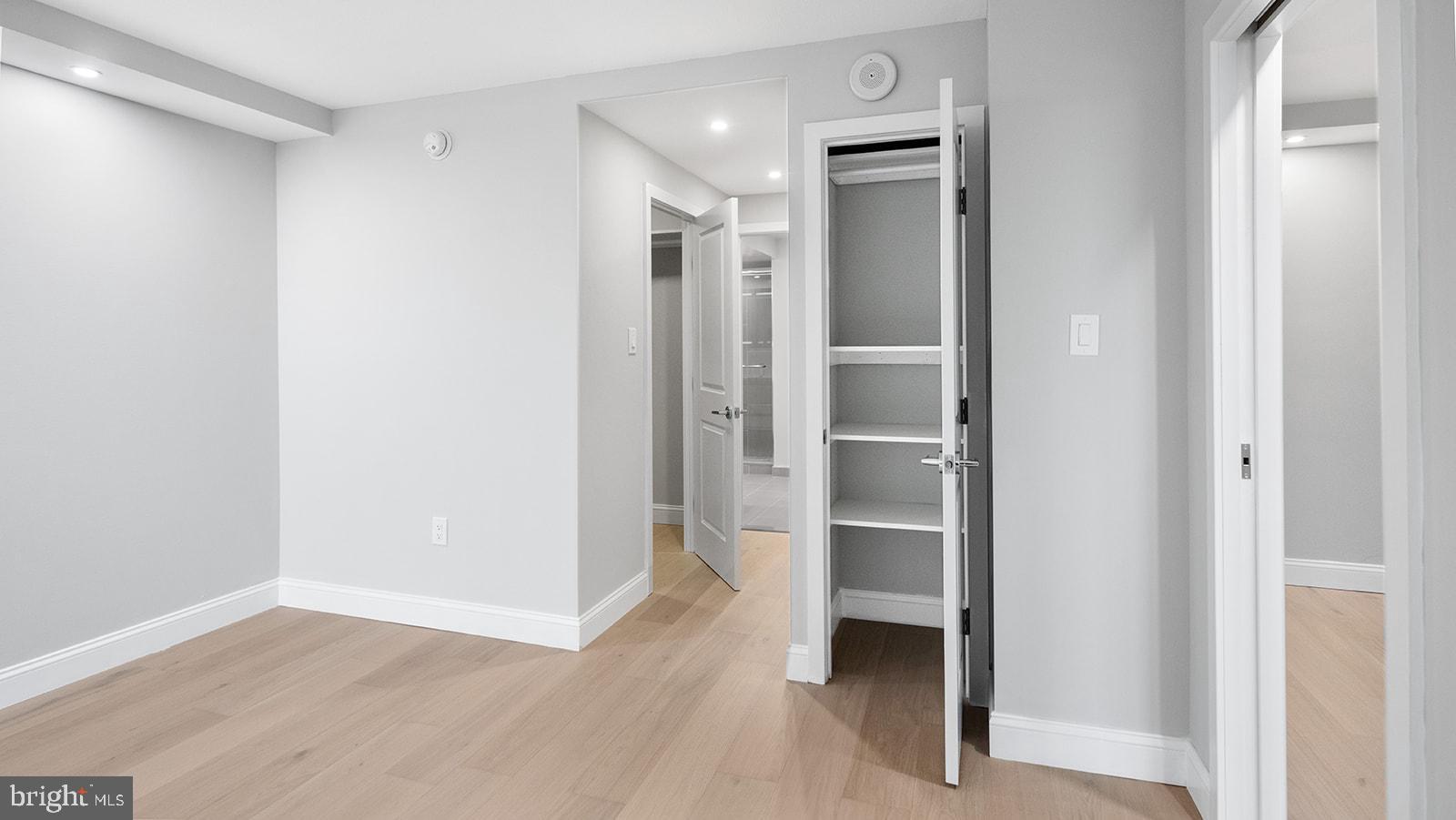 1901 JOHN F KENNEDY BOULEVARD 724-25