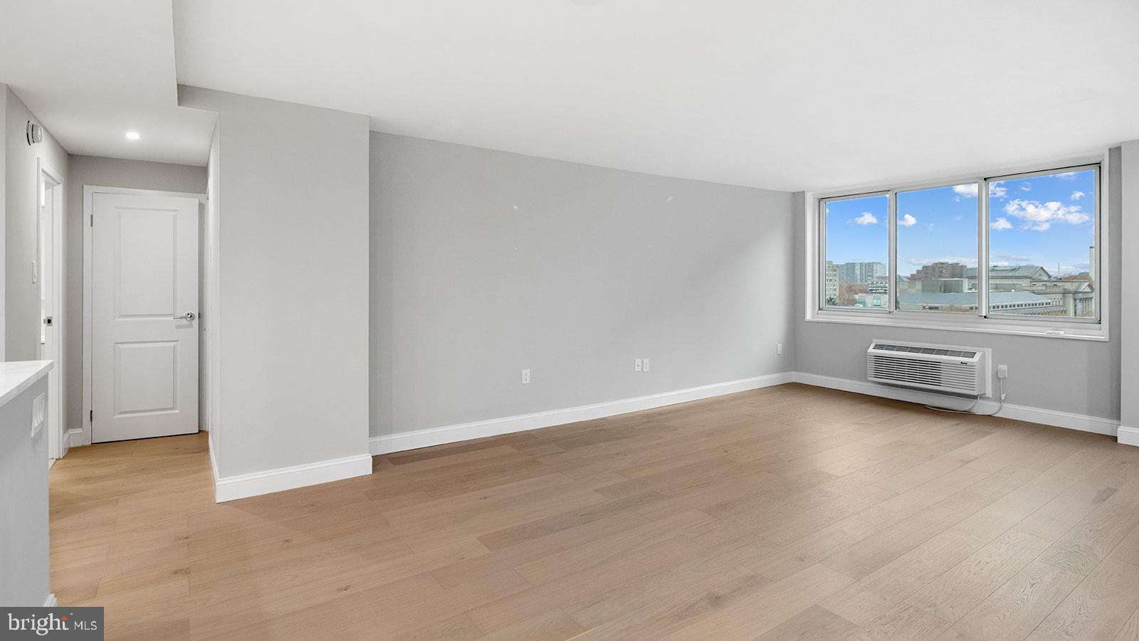 1901 JOHN F KENNEDY BOULEVARD 724-25