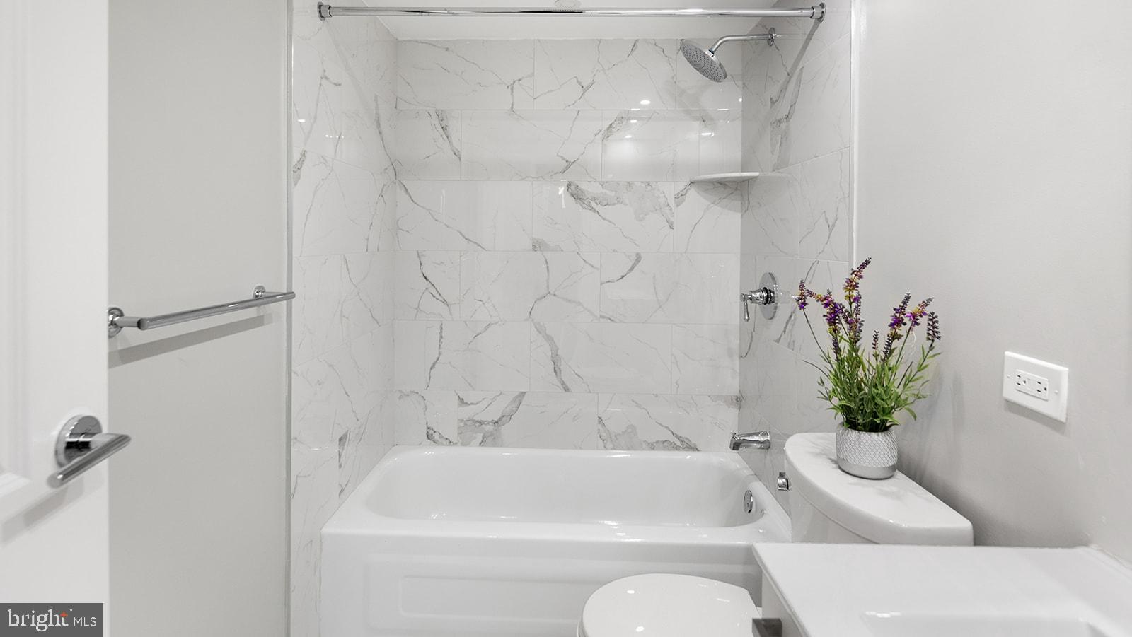 1901 JOHN F KENNEDY BOULEVARD 724-25