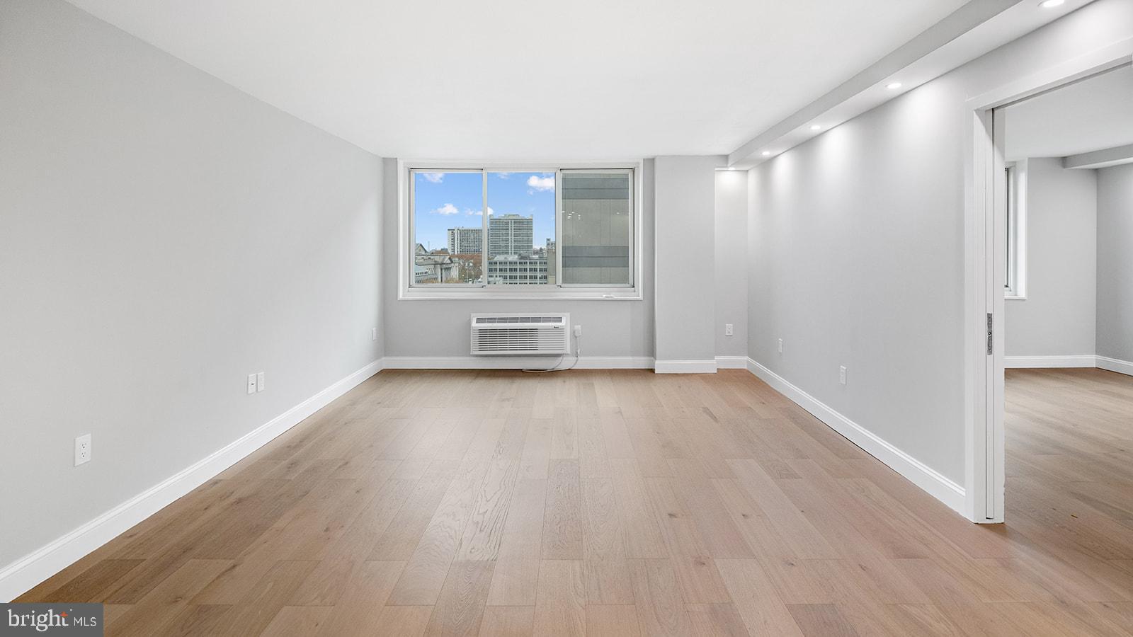 1901 JOHN F KENNEDY BOULEVARD 724-25