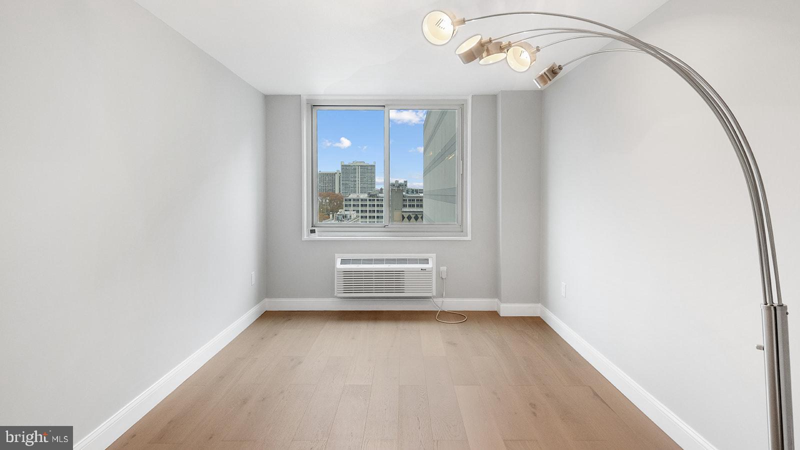1901 JOHN F KENNEDY BOULEVARD 724-25