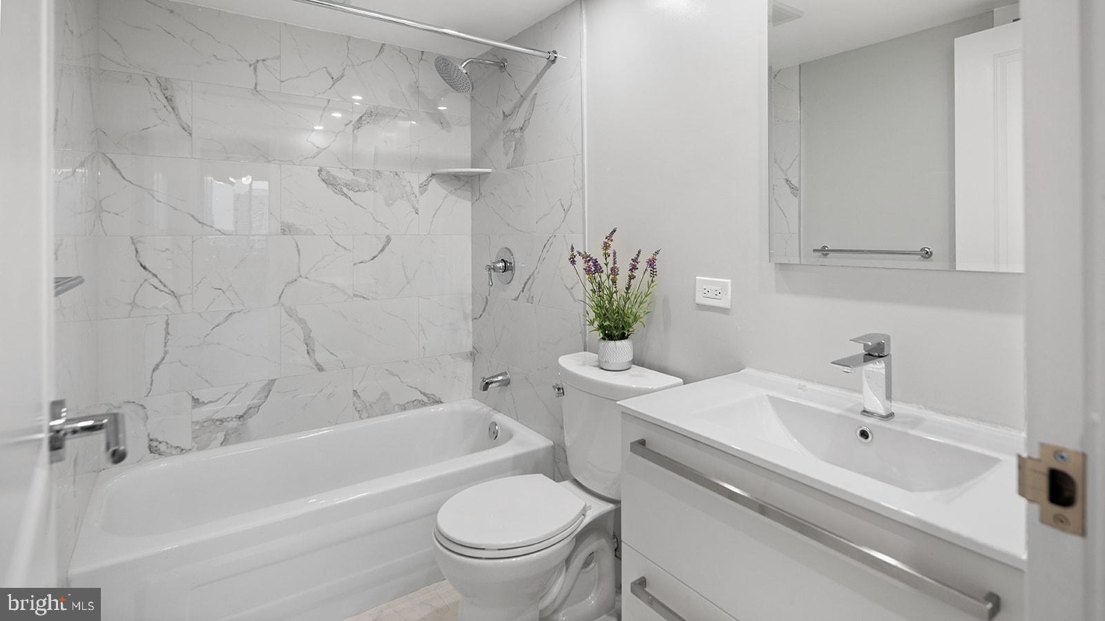1901 JOHN F KENNEDY BOULEVARD 724-25