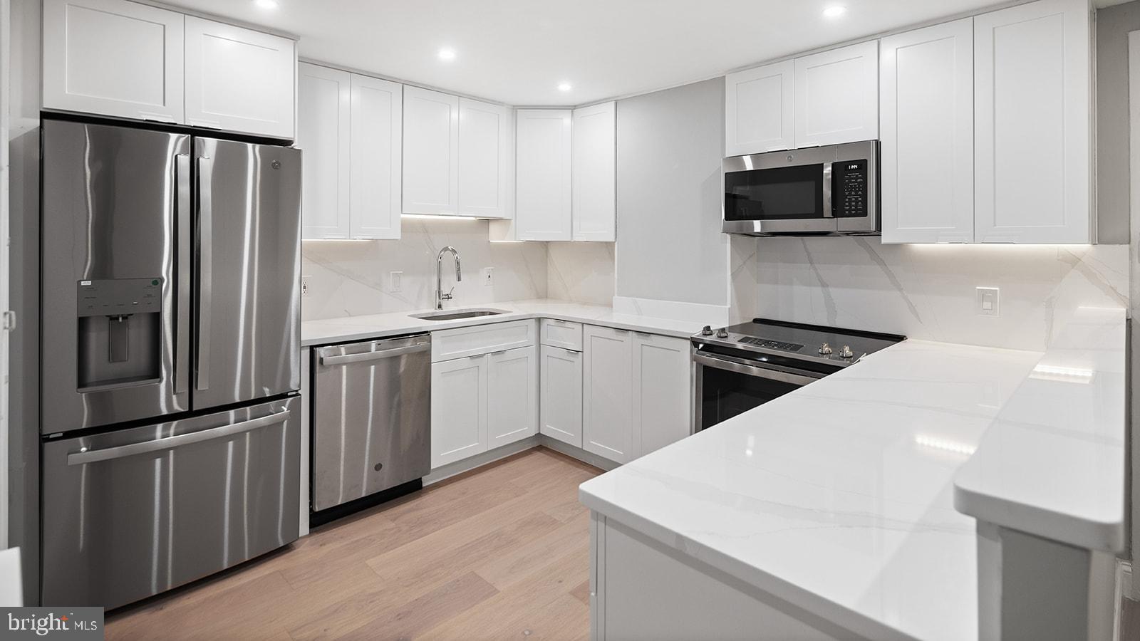 1901 JOHN F KENNEDY BOULEVARD 724-25