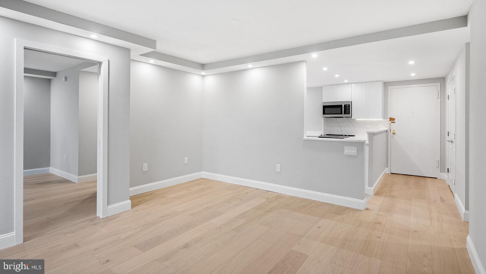 1901 JOHN F KENNEDY BOULEVARD 724-25