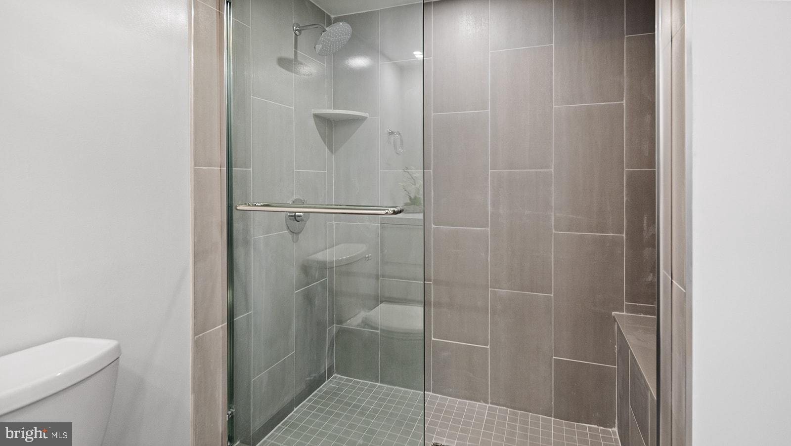 1901 JOHN F KENNEDY BOULEVARD 724-25