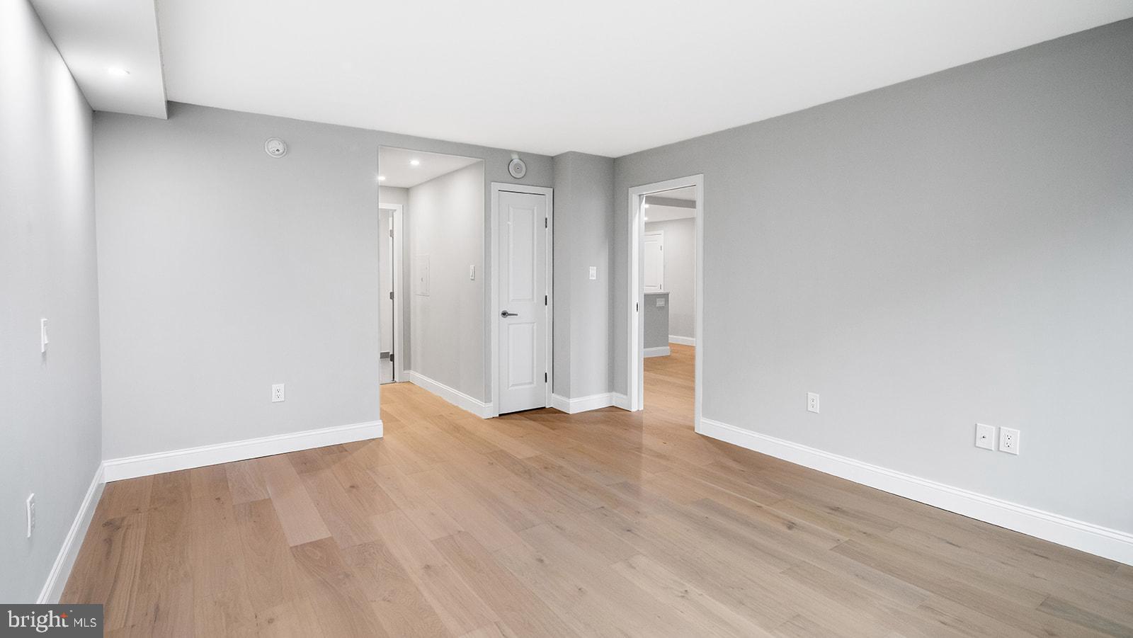 1901 JOHN F KENNEDY BOULEVARD 724-25