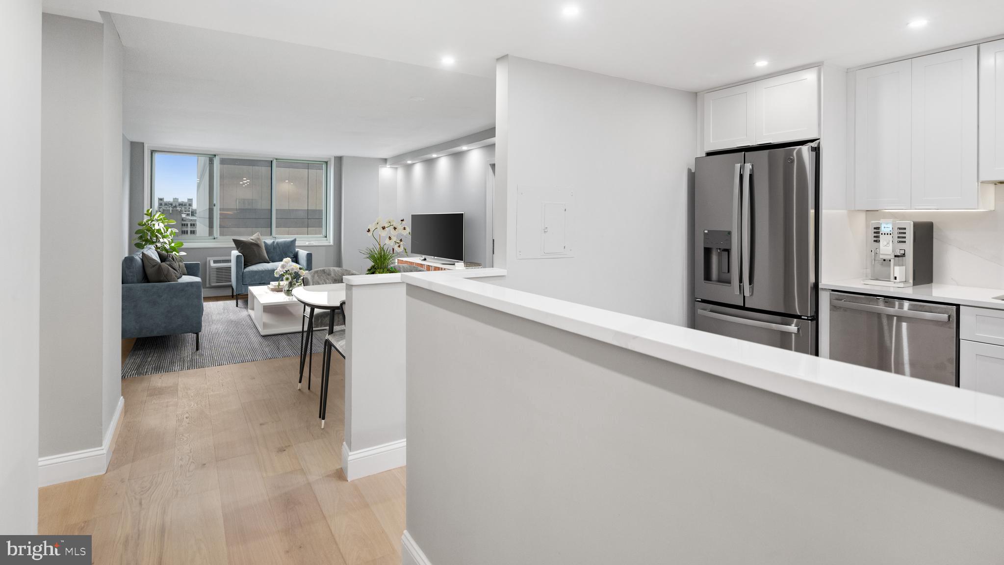 1901 JOHN F KENNEDY BOULEVARD 724-25