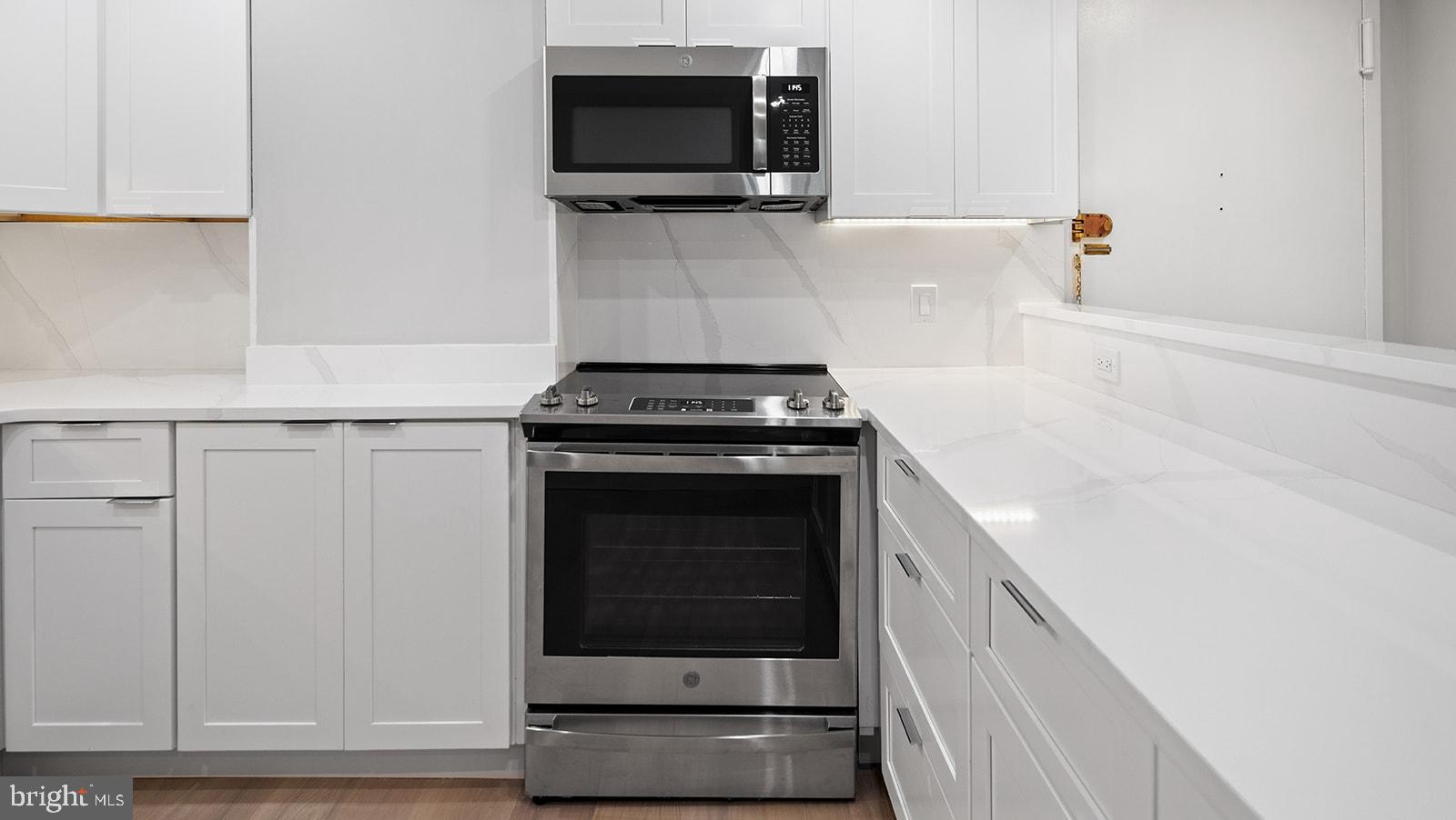 1901 JOHN F KENNEDY BOULEVARD 724-25