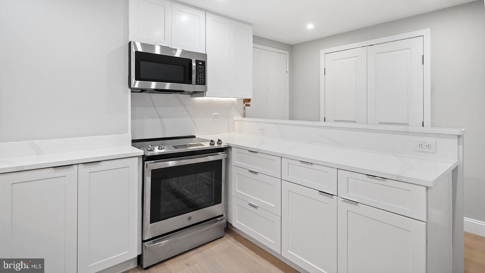 1901 JOHN F KENNEDY BOULEVARD 724-25