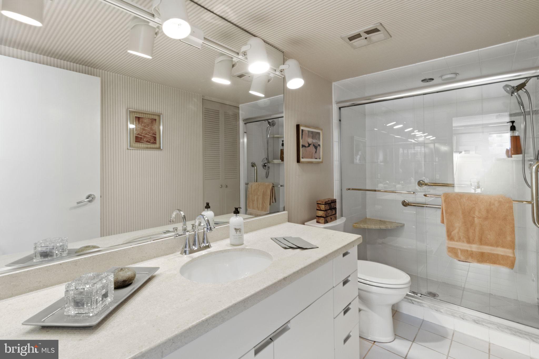 1901 JOHN F KENNEDY BOULEVARD 720