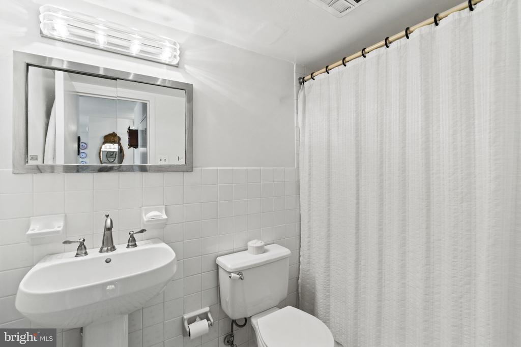 1901 JOHN F KENNEDY BOULEVARD 2808