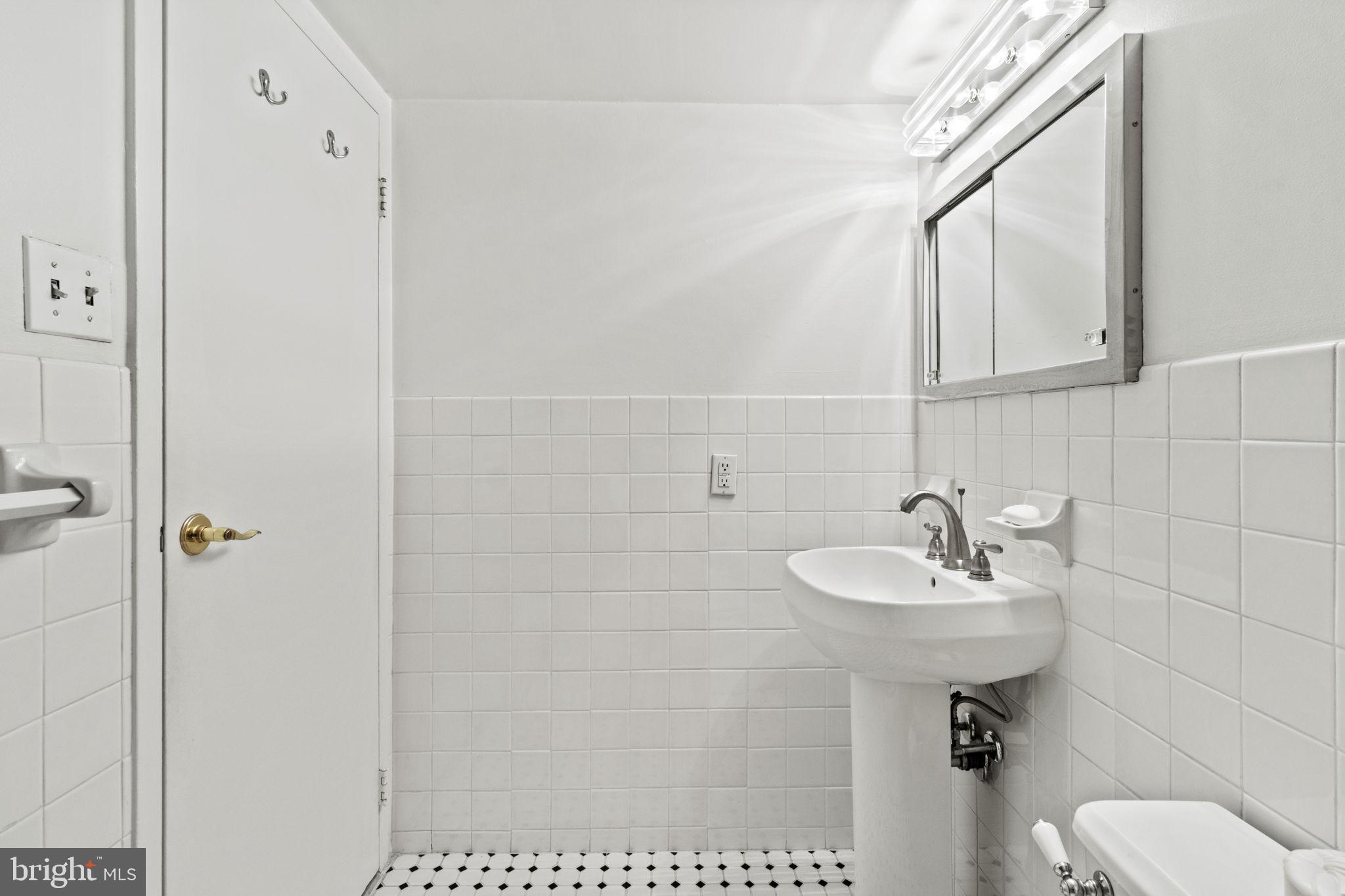 1901 JOHN F KENNEDY BOULEVARD 2808
