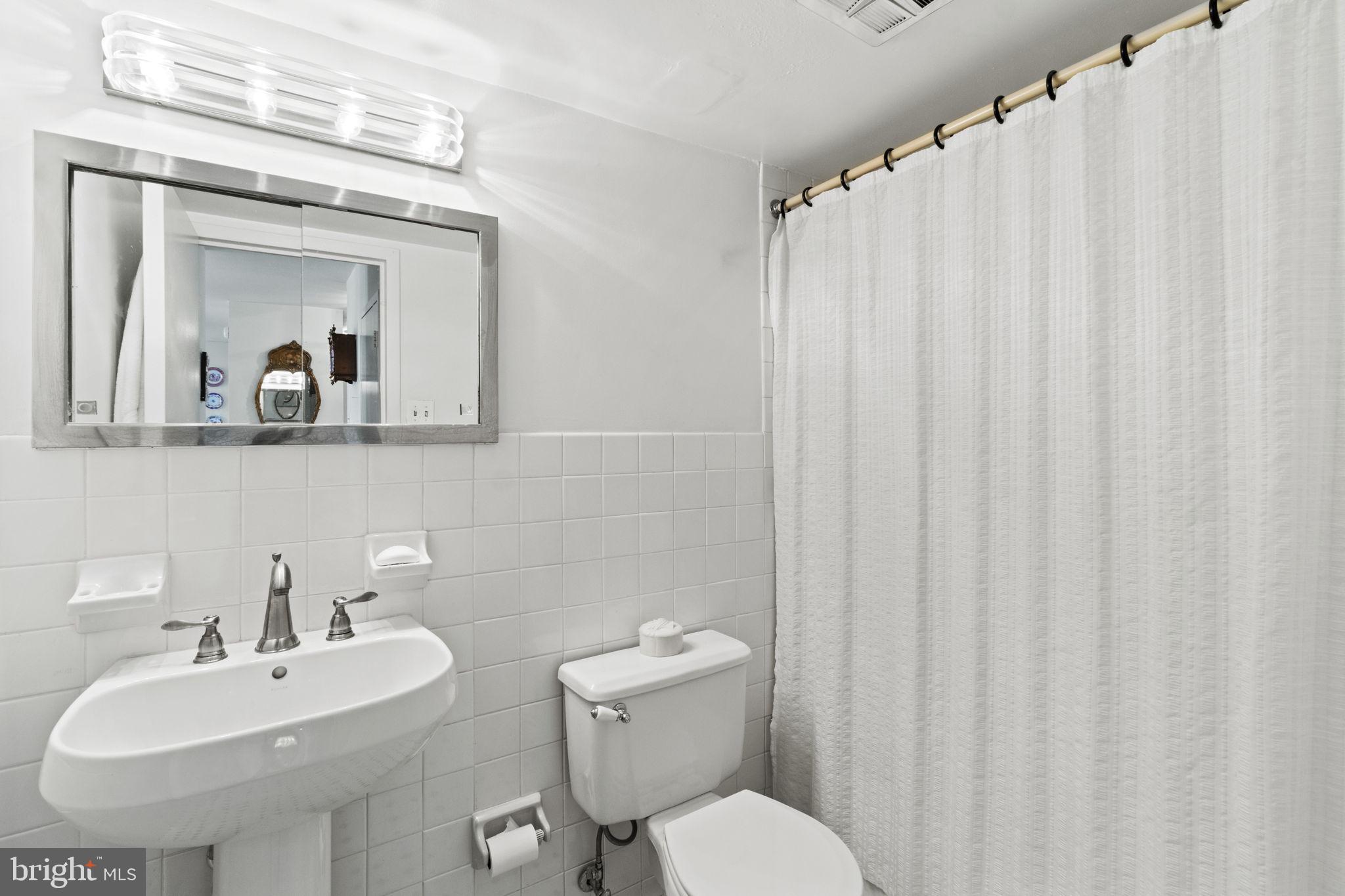 1901 JOHN F KENNEDY BOULEVARD 2808