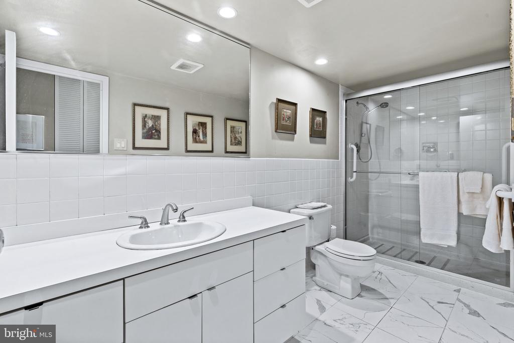 1901 JOHN F KENNEDY BOULEVARD 1104-05