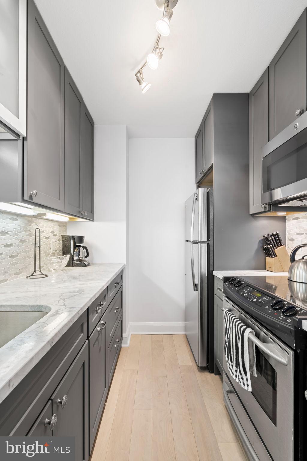 1901 JOHN F KENNEDY BOULEVARD 2324