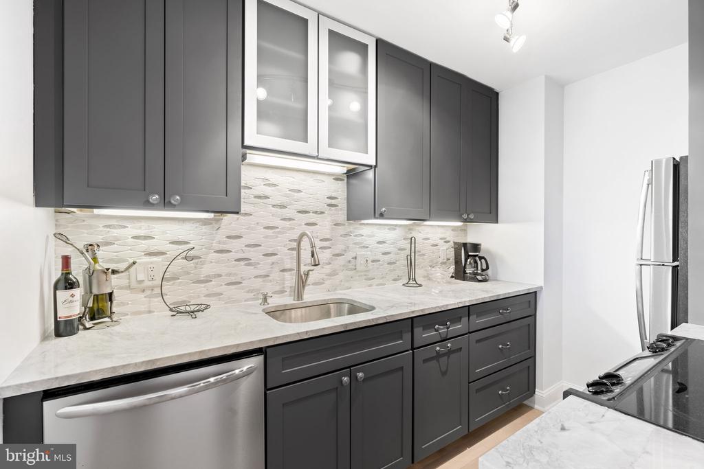 1901 JOHN F KENNEDY BOULEVARD 2324