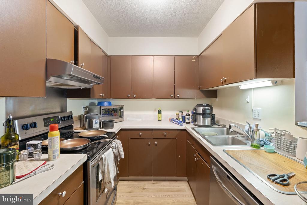 1420 LOCUST STREET 25 F