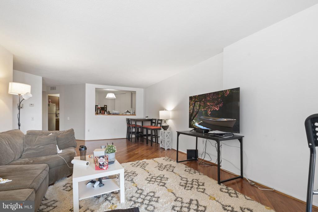 1420 LOCUST STREET 25 F