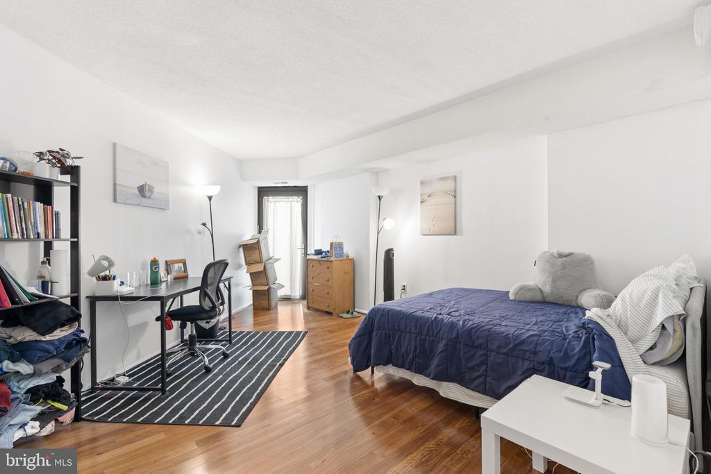 1420 LOCUST STREET 25 F